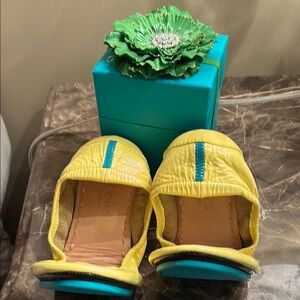Tieks Lemon Yellow patent in size 8 (like new)